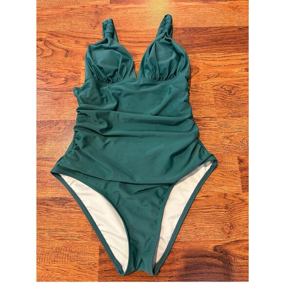 Cupshe Women's Green One Piece with Twist Back Size M Sexy Minimalist NWT - Picture 3 of 7